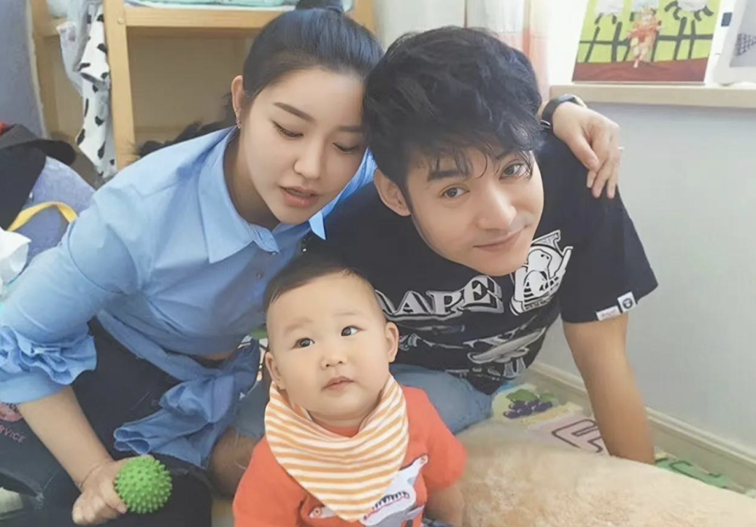 文松饰演的是鹊刀门的二当家,而刘美钰饰演的大小姐则是鹊刀门的敌对