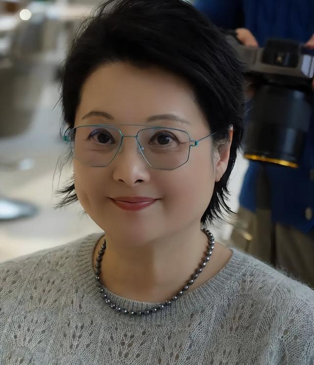 这7位发福的女星好可惜！年轻时倾国倾城，老了却胖成“土肥圆”