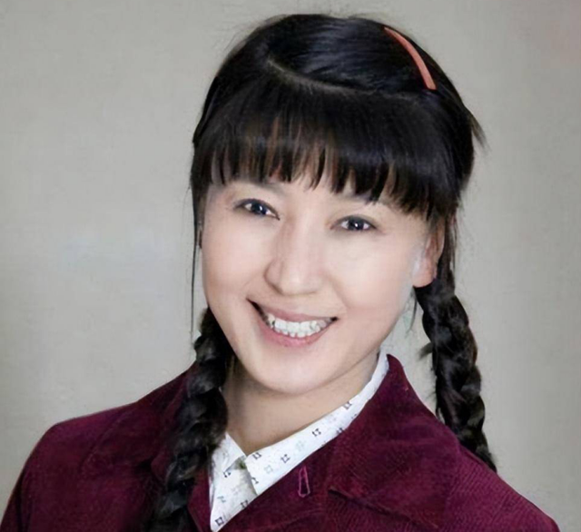 这7位发福的女星好可惜！年轻时倾国倾城，老了却胖成“土肥圆”