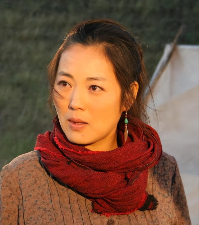 这7位发福的女星好可惜！年轻时倾国倾城，老了却胖成“土肥圆”