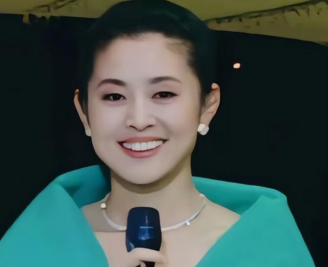 这7位发福的女星好可惜！年轻时倾国倾城，老了却胖成“土肥圆”