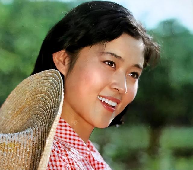 这7位发福的女星好可惜！年轻时倾国倾城，老了却胖成“土肥圆”
