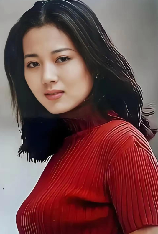 这7位发福的女星好可惜！年轻时倾国倾城，老了却胖成“土肥圆”