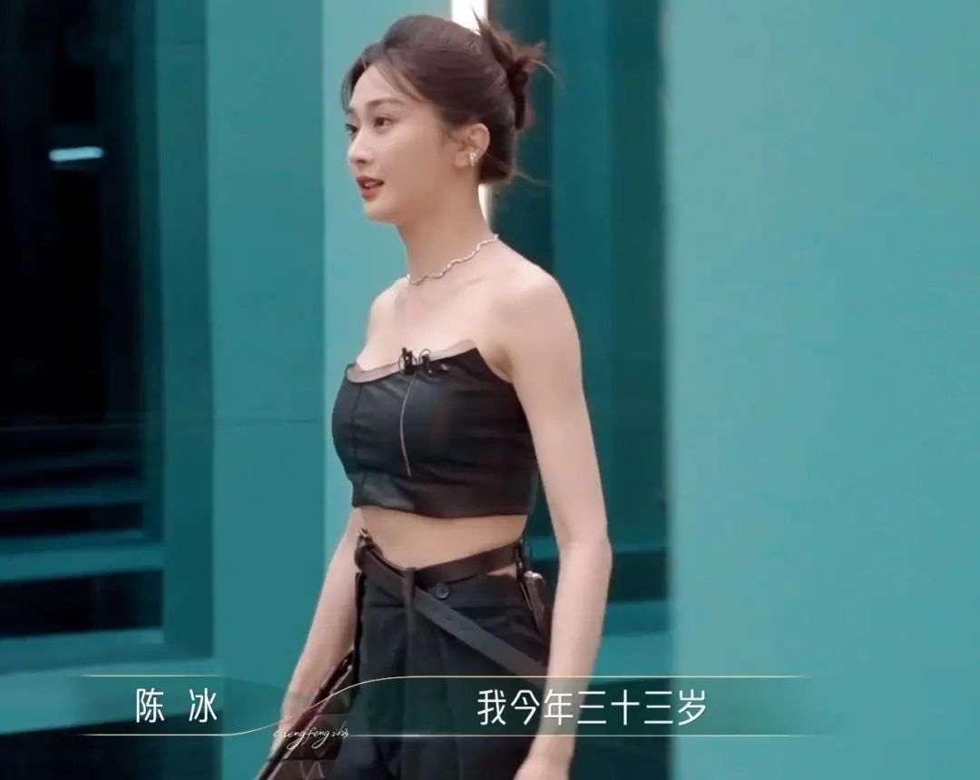 肌肉男星恋上30亿离异富婆相差7岁姐弟恋网友很懂向上择偶