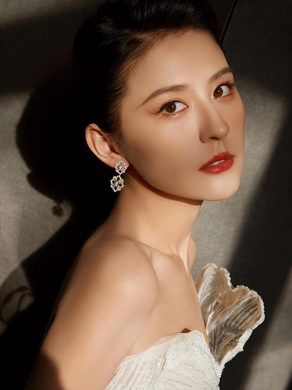 女明星穿衣有多大胆?完全不把观众当外人,蔡依林那个太过辣眼睛