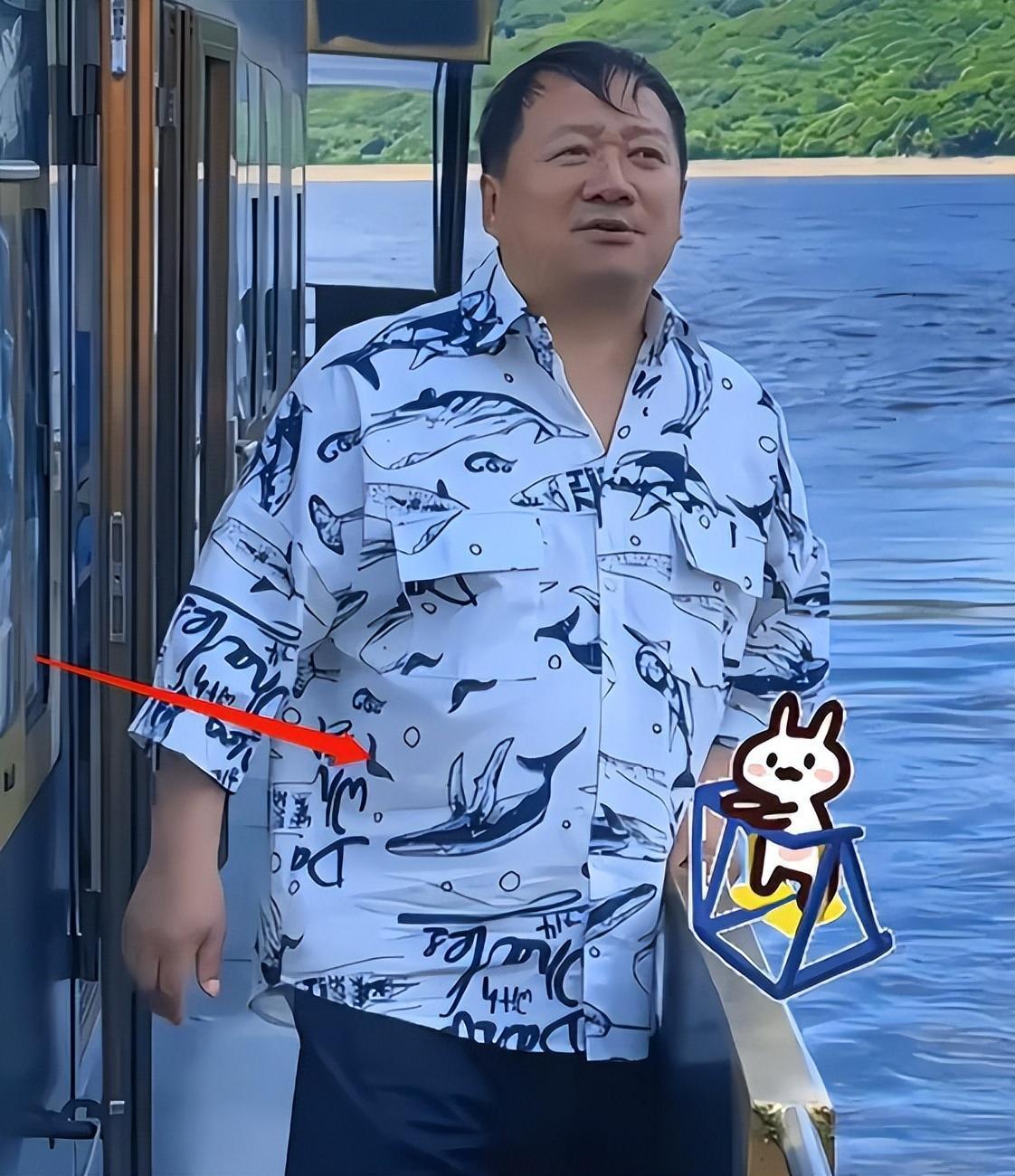 而在日常生活中的谢广坤,和在剧中的形象差不多,无非就是头发多了一点