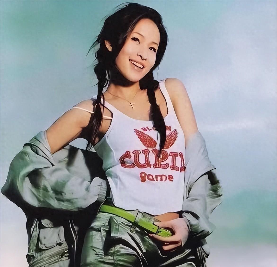 19年换17个男朋友，43岁萧亚轩脸尖下巴突，网友：纵欲过度的代价