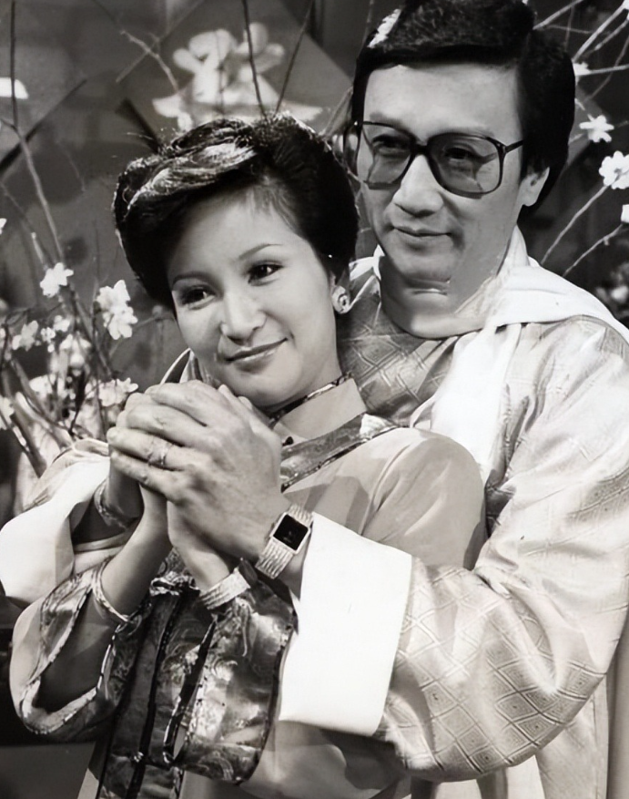 狄波拉赵雅芝合照曝光后,才懂谢贤为何夺人所爱,还是张柏芝聪明