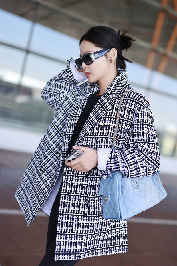 当天辛芷蕾穿着非常清爽。