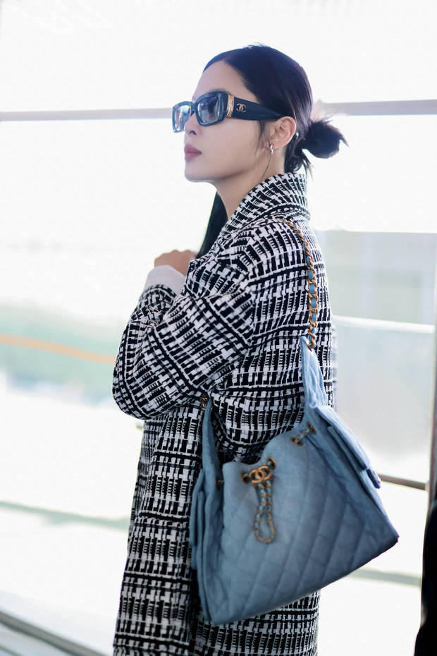 搜狐娱乐讯 （视觉中国/图）2025年2月18日，辛芷蕾现身北京首都机场，此次行程是进组拍摄《仁心俱乐部》。