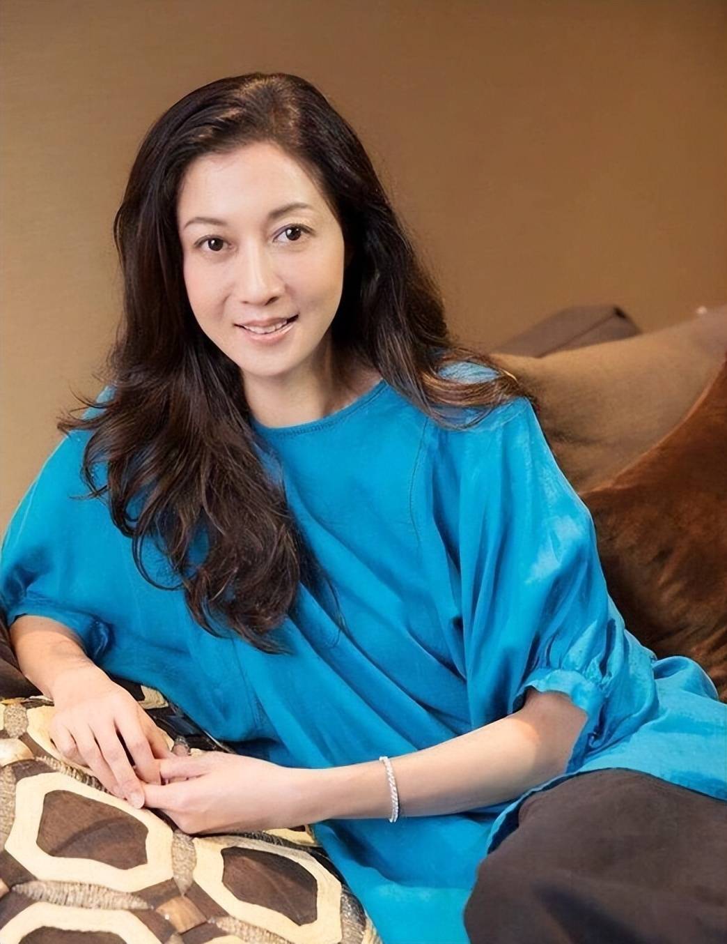 成龙没想到，这次“变了面相”的林凤娇，撕碎了他苦心维持的体面