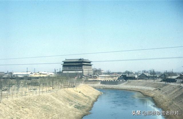 70年代北京老照片：那时候人们生活很简单，一碗水饺才两毛钱