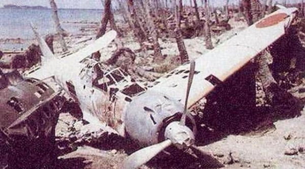 奇葩！日军飞行员想靠一把枪占领尼豪岛，却被土著吓得投海自尽
