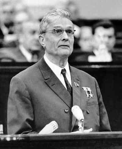 进入70年代后,苏斯洛夫的心脑血管硬化问题愈发严重,曾多次要了他的命