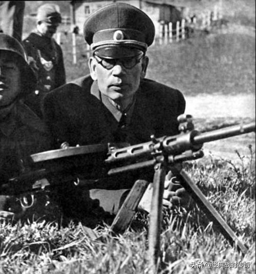 莫斯科保卫战英雄身为苏军中将的他摇身一变成为斯大林最痛恨的人