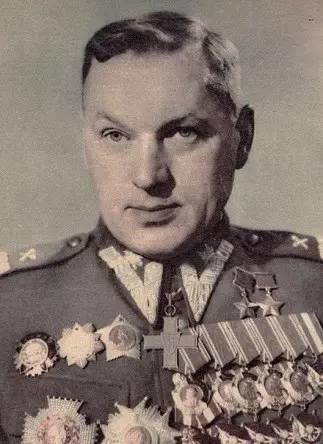 苏联与波兰共享的元帅，希特勒佩服他，为何临终还是“死刑犯”？