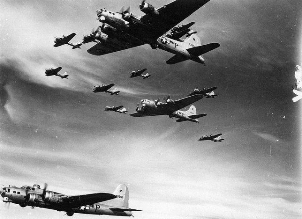 重型轰炸机遮天蔽日，投放炸弹累计上亿吨！史上最强战略轰炸