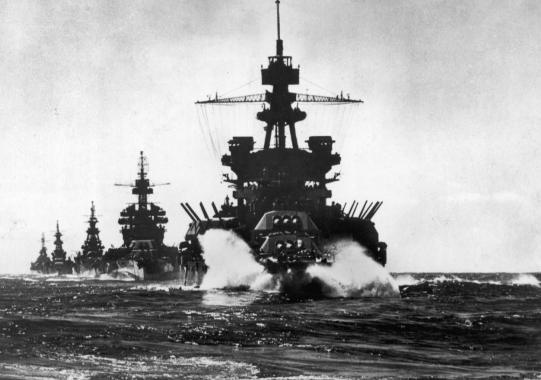 史上最大规模的海上战役：200艘军舰疯狂对轰，上万士兵长眠海底