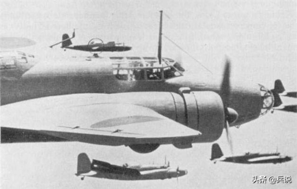 航校教官单刀拦截32架日本战机，击落3架，成功跳伞逃生