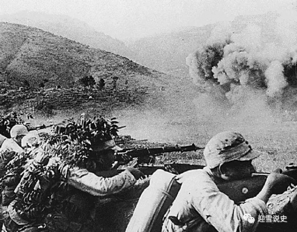 300名中国战士陷入肉搏战师长含泪下令：炮火覆盖双方一起轰掉