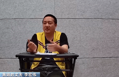 此时他的丈夫也步步高升,当上了云南省某县的副县长.