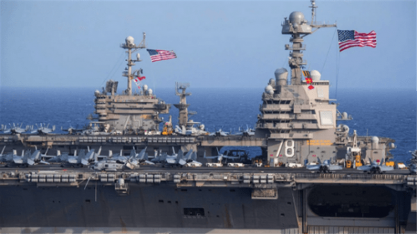 甲板上布满密密麻麻的飞机)-3c"海王星"和aj"野人"舰载轰炸机