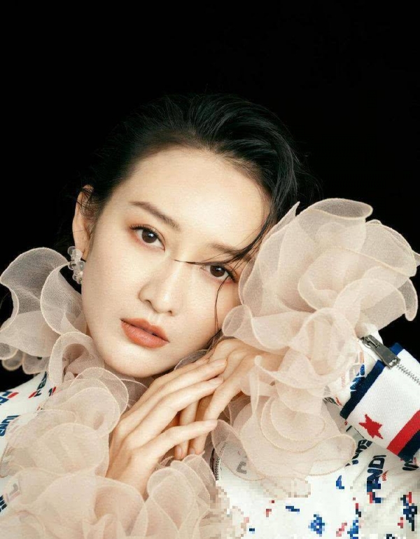 2005年,这位导演又请她出演了《心戒》中的一名医生.