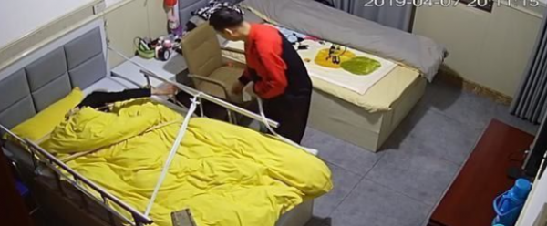 养老院用什么床死于养老院的102岁老人：被护工绑在床上7天，死前还一直在挣扎_https://www.jmylbn.com_新闻资讯_第1张