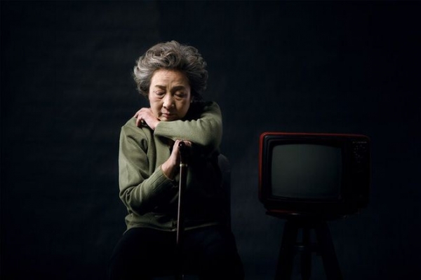 养老院用什么床死于养老院的102岁老人：被护工绑在床上7天，死前还一直在挣扎_https://www.jmylbn.com_新闻资讯_第4张