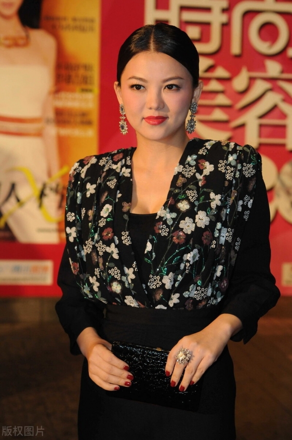 李湘的职业生涯有哪些转折点拒绝保送考进中传事业巅峰毅然退圈上大学