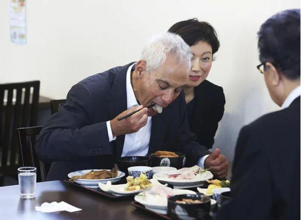 应对中国，再下血本