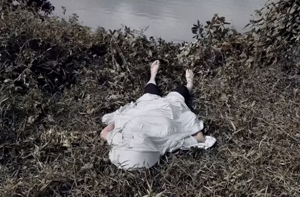 在"被强奸"漩涡中挣扎八天后,一位44岁农妇选择自杀