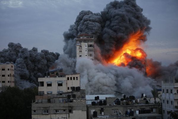 加沙地带遭到以军空袭 图自澎湃影像