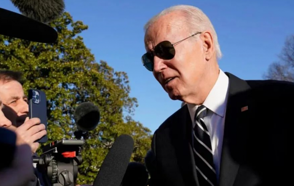 美国总统拜登一反常态称"需要暂停一下" 白宫火速澄清