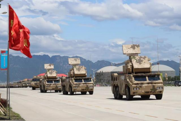 一剑封喉解放军红旗17a亮相演训场导弹发射准确摧毁来袭敌机