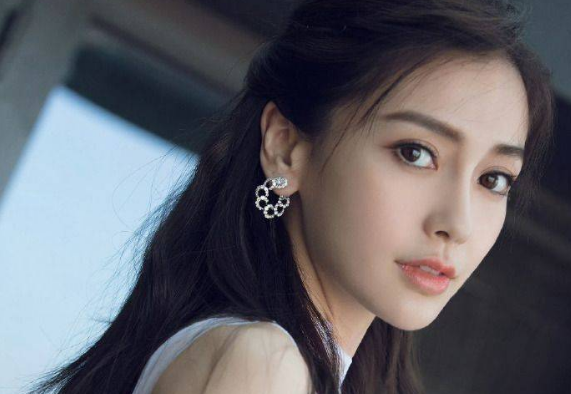 软封杀风波升级杨颖不敢参加闺蜜婚礼只能滑雪避风头