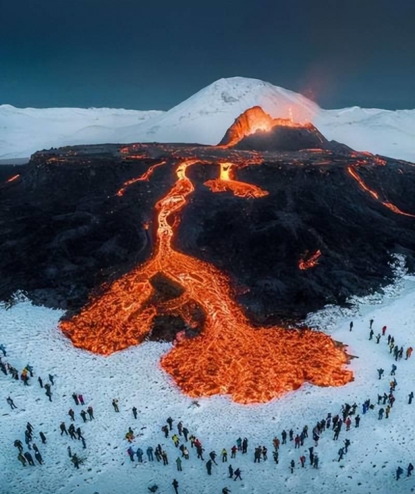 一天地震1400多次冰岛火山大喷发前兆