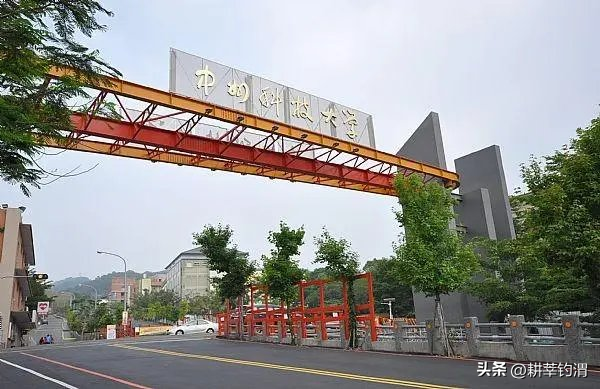 其中明道大學全盛時期光是學生就近萬人,但因校方積欠教職員薪資3900