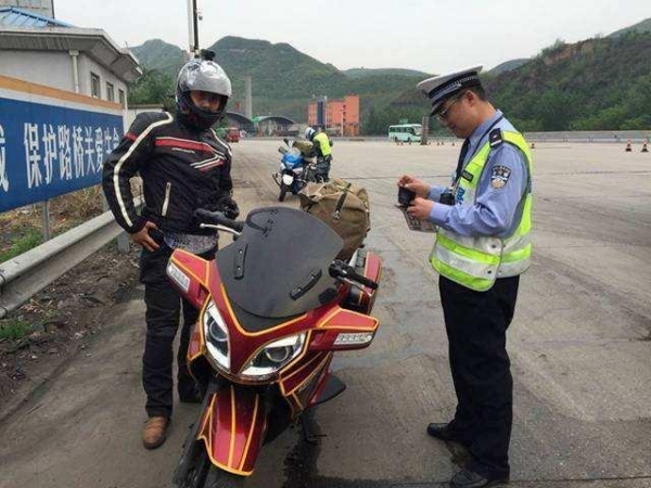 即日起，交警严查持C1驾照开这4类车的，抓到扣12分