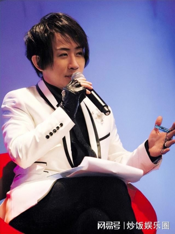 刘谦含着眼泪离开春晚舞台,估计以后再也参加不了春晚了