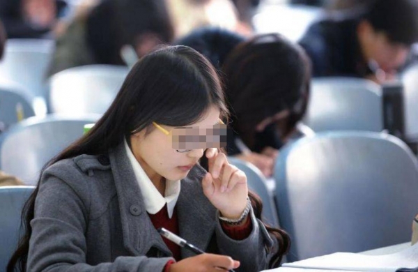 罪犯儿子高考697分引热议：家长犯法，是否会断送下一代的未来？