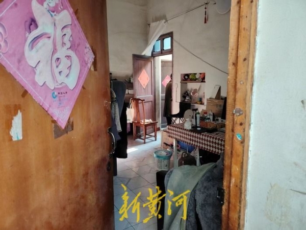 19岁小伙看房9分钟因涉嫌犯罪被抓，小伙父亲：与房内女子无肢体接触7