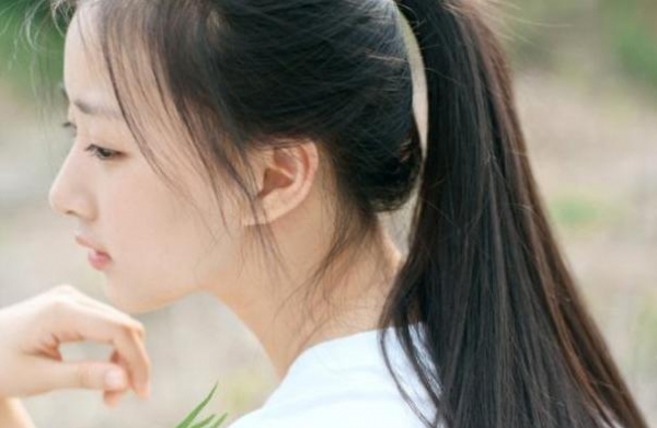 约会时的这三个“小动作”，最能让女人动情，尤其是中年女人