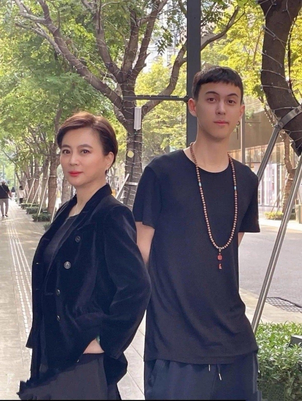 李玲玉 
