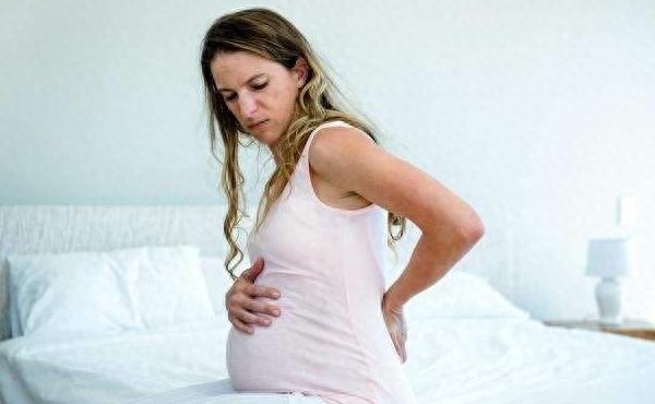 孕妇怀孕期间，肚皮总是“一跳一跳”是怎么回事？看完可能会明白