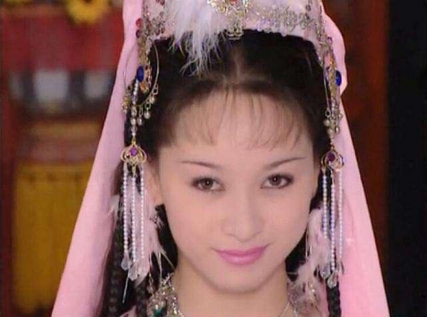 她是金庸剧中第一美女，却被恋人送给兄长沦为玩物，实乃天妒红颜
