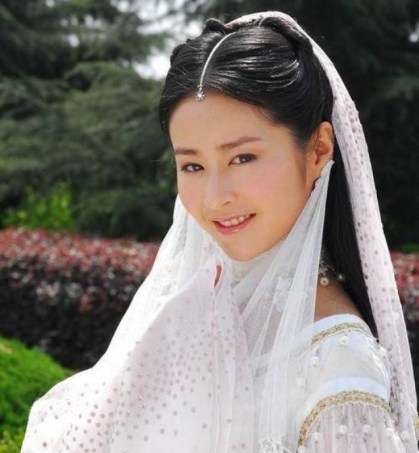 她是金庸剧中第一美女，却被恋人送给兄长沦为玩物，实乃天妒红颜