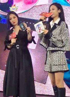 《好声音》冠军伍珂玥晒梅艳芳盗版CD？杨千嬅现场尴尬