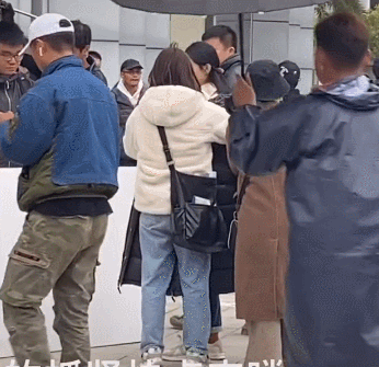 赵丽颖近照浮肿满脸憔悴 粉丝疯狂追星吓坏她