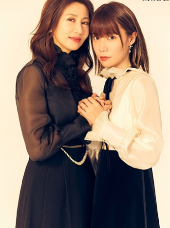 57岁陈炜晒全家福 女儿更像张光北还演过觉醒年代